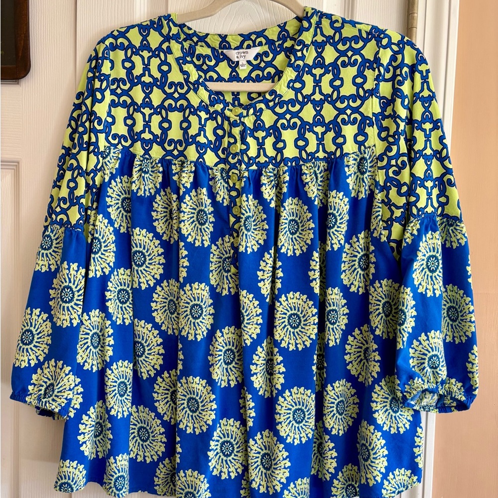 Crown & Ivy blouse gecko lizard mandala pattern
